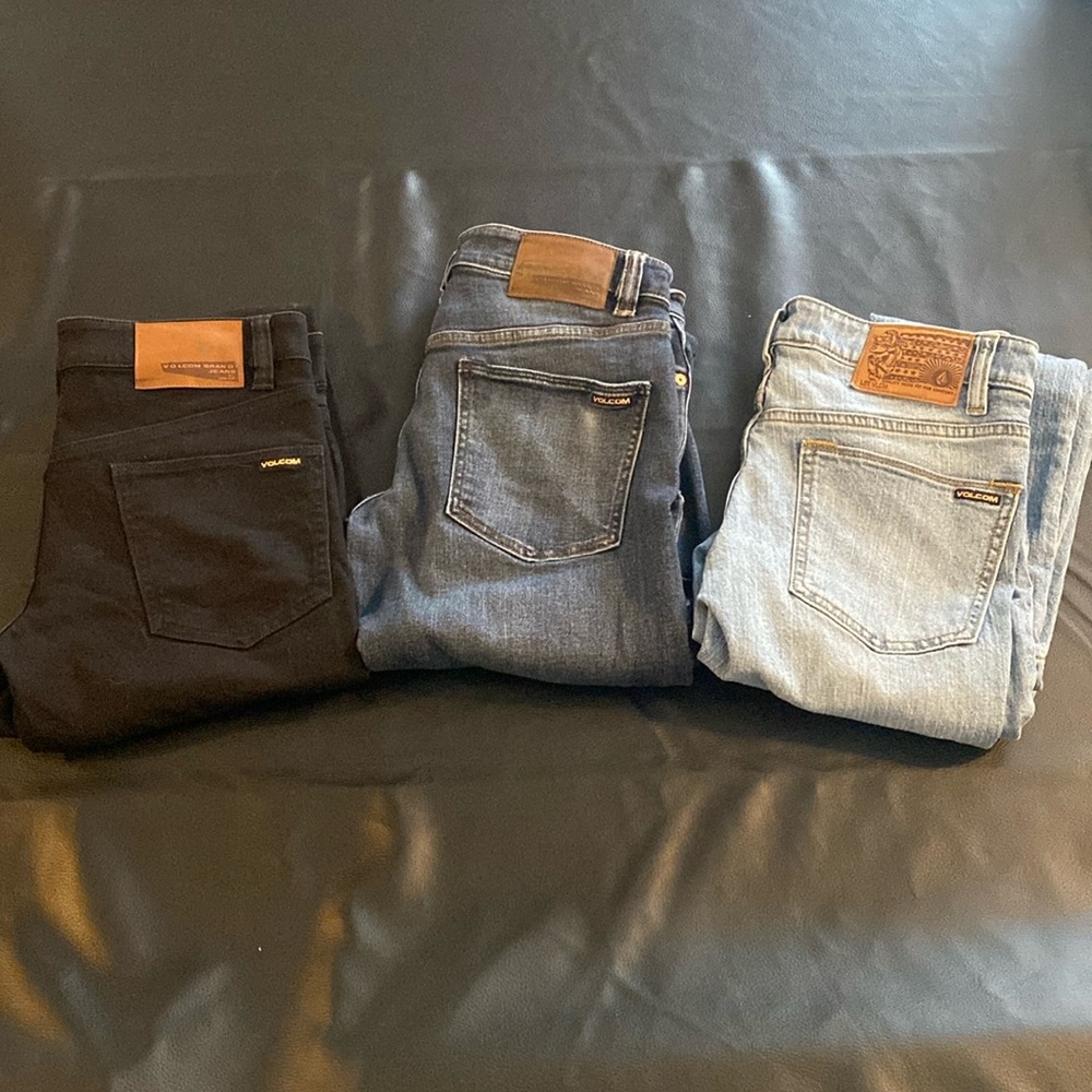 Men’s jeans Volcom size 28 black blue jean light jean